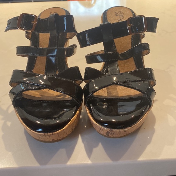 Black patent leather sandals/ wedges by Euro Sofft. Size 8 - Picture 8 of 9